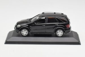 Mercedes AMG ML 63 W164 Čierny Minichamps 1:43 400037670 Kov