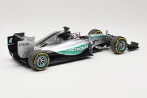 Mercedes AMG Petronas W06 Hybrid #44 L. Hamilton F1 World Champion 2015 Minichamps 1:18 186150044 Kov – obrázok 2 z 6