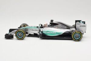 Mercedes AMG Petronas W06 Hybrid #44 L. Hamilton F1 World Champion 2015 Minichamps 1:18 186150044 Kov – obrázok 3 z 6