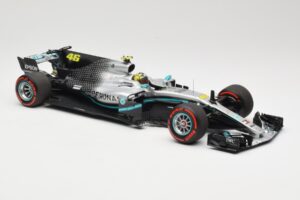 Mercedes AMG Petronas W08 V. Rossi Ride Swap Valencia December 2019 Minichamps 1:18 110191746 Kov – obrázok 4 z 6