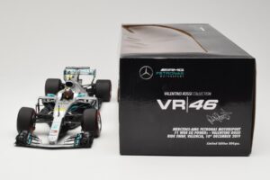 Mercedes AMG Petronas W08 V. Rossi Ride Swap Valencia December 2019 Minichamps 1:18 110191746 Kov – obrázok 6 z 6