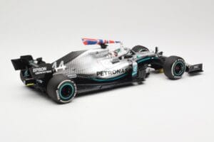 Mercedes AMG Petronas W10 #44 L. Hamilton Winner British GP 2019 Minichamps 1:18 110191044 Kov – obrázok 2 z 6