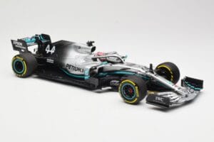 Mercedes AMG Petronas W10 #44 L. Hamilton Winner Chinese GP 2019 Minichamps 1:18 110190344 Kov – obrázok 4 z 6