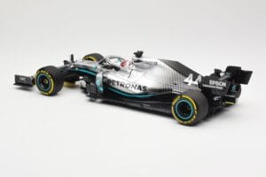 Mercedes AMG Petronas W10 #44 L. Hamilton Winner Chinese GP 2019 Minichamps 1:18 110190344 Kov – obrázok 5 z 6