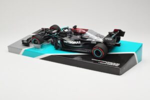Mercedes AMG Petronas W12 E Performance #44 L. Hamilton Bahrain GP 2021 Minichamps 1:18 113210144 Kov – obrázok 5 z 6