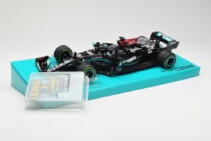 Mercedes AMG Petronas W12 E Performance #44 L. Hamilton Russian GP 2021 Minichamps 1:18 113211544 Kov – obrázok 2 z 6