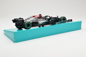 Mercedes AMG Petronas W12 E Performance #44 L. Hamilton Russian GP 2021 Minichamps 1:18 113211544 Kov – obrázok 3 z 6