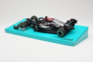 Mercedes AMG Petronas W12 E Performance #44 L. Hamilton Russian GP 2021 Minichamps 1:18 113211544 Kov – obrázok 5 z 6
