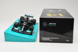 Mercedes AMG Petronas W12 E Performance #44 L. Hamilton Russian GP 2021 Minichamps 1:18 113211544 Kov – obrázok 6 z 6