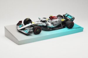 Mercedes AMG Petronas W13 E Performance #44 L. Hamilton 2022 Minichamps 1:18 113220044 Kov – obrázok 2 z 6
