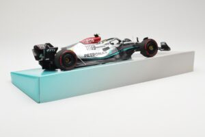 Mercedes AMG Petronas W13 E Performance #44 L. Hamilton 2022 Minichamps 1:18 113220044 Kov – obrázok 3 z 6