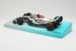 Mercedes AMG Petronas W13 E Performance #44 L. Hamilton 2022 Minichamps 1:18 113220044 Kov – obrázok 5 z 6