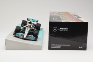 Mercedes AMG Petronas W13 E Performance #44 L. Hamilton 2022 Minichamps 1:18 113220044 Kov – obrázok 6 z 6