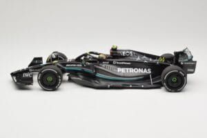 Mercedes AMG Petronas W14 E Performance #44 L. Hamilton Bahrain GP 2023 Minichamps 1:18 110230144 Kov – obrázok 3 z 6