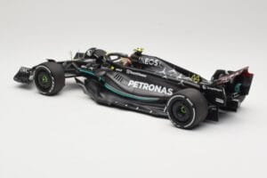 Mercedes AMG Petronas W14 E Performance #44 L. Hamilton Bahrain GP 2023 Minichamps 1:18 110230144 Kov – obrázok 5 z 6