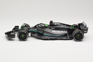 Mercedes AMG Petronas W14 E Performance #63 G. Russell Bahrain GP 2023 Minichamps 1:18 110230163 Kov – obrázok 3 z 6