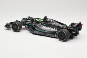Mercedes AMG Petronas W14 E Performance #63 G. Russell Bahrain GP 2023 Minichamps 1:18 110230163 Kov – obrázok 5 z 6