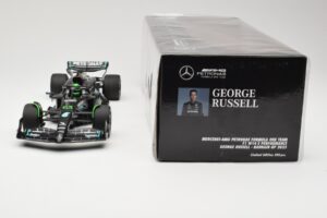 Mercedes AMG Petronas W14 E Performance #63 G. Russell Bahrain GP 2023 Minichamps 1:18 110230163 Kov – obrázok 6 z 6