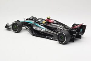 Mercedes AMG Petronas W15 E Performance #44 L. Hamilton 2024 Minichamps 1:18 110240144 Kov – obrázok 3 z 6