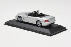 Mercedes AMG SL63 R230 Strieborný Minichamps 1:43 B66960018-R Kov – obrázok 3 z 4