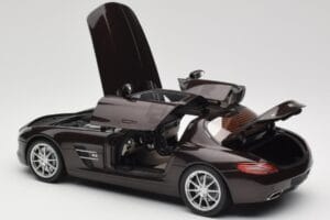 Mercedes AMG SLS C197 Brown Metallic Minichamps 1:18 100039028 Kov – obrázok 5 z 8