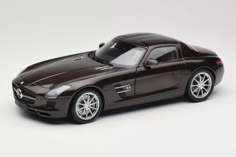 Mercedes AMG SLS C197 Brown Metallic Minichamps 1:18 100039028 Kov