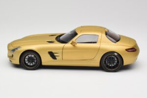 Mercedes AMG SLS C197 Zlatý Minichamps 1:18 100039024 Kov – obrázok 4 z 8