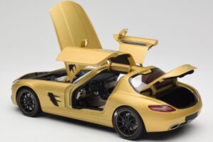 Mercedes AMG SLS C197 Zlatý Minichamps 1:18 100039024 Kov – obrázok 5 z 8