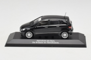 Mercedes B-Class W245 Autoškola Čierny Minichamps 1:43 MB005 Kov