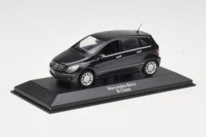Mercedes B-Class W245 Cosmos Black Minichamps 1:43 B66962218 Kov – obrázok 2 z 4