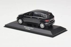 Mercedes B-Class W245 Cosmos Black Minichamps 1:43 B66962218 Kov – obrázok 3 z 4