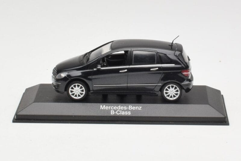 Mercedes B-Class W245 Cosmos Black Minichamps 1:43 B66962218 Kov
