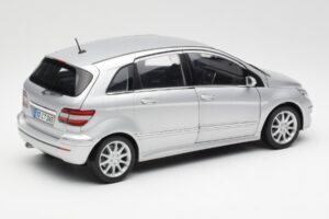 Mercedes B-Class W245 Strieborný Kyosho 1:18 B66962326 Kov – obrázok 3 z 8