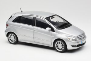Mercedes B-Class W245 Strieborný Kyosho 1:18 B66962326 Kov – obrázok 6 z 8