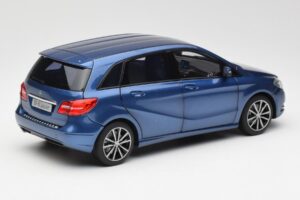 Mercedes B-Class W246 Lotus Modrý Metalíza Norev 1:18 B66961410 Kov – obrázok 3 z 8
