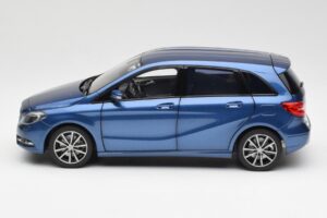 Mercedes B-Class W246 Lotus Modrý Metalíza Norev 1:18 B66961410 Kov – obrázok 4 z 8