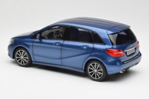 Mercedes B-Class W246 Lotus Modrý Metalíza Norev 1:18 B66961410 Kov – obrázok 7 z 8