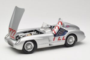 Mercedes 300 SLR W196S #722 S. Moss / D. Jenkinson Mille Miglia Winner 1955 Maisto 1:18 536887 Kov – obrázok 2 z 8