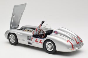 Mercedes 300 SLR W196S #722 S. Moss / D. Jenkinson Mille Miglia Winner 1955 Maisto 1:18 536887 Kov – obrázok 5 z 8