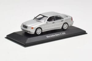 Mercedes C 200 W202 Iridium Silver Minichamps 1:43 B66040488 Kov – obrázok 2 z 4