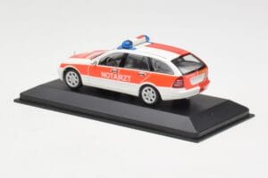 Mercedes C-Class S203 Notarzt Minichamps 1:43 430030190 Kov – obrázok 3 z 4