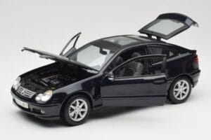 Mercedes C-Class Sports Coupe CL203 Modrý Maisto 1:18 B66962124 Kov – obrázok 2 z 8