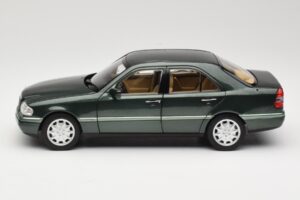 Mercedes C-Class W202 Malachite Green Norev 1:18 183372 Kov – obrázok 7 z 8