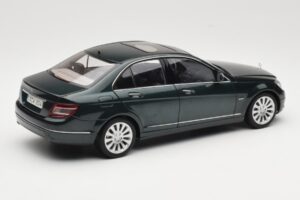 Mercedes C-Class W204 Avantgarde Tmavo Zelený AUTOart 1:18 B66962366 Kov – obrázok 2 z 8