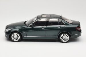Mercedes C-Class W204 Avantgarde Tmavo Zelený AUTOart 1:18 B66962366 Kov – obrázok 4 z 8