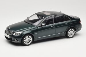 Mercedes C-Class W204 Avantgarde Tmavo Zelený AUTOart 1:18 B66962366 Kov