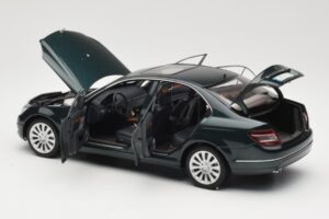 Mercedes C-Class W204 Avantgarde Tmavo Zelený AUTOart 1:18 B66962366 Kov – obrázok 5 z 8