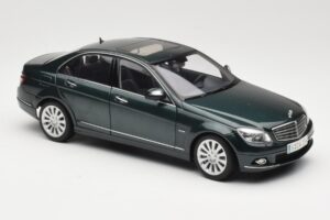 Mercedes C-Class W204 Avantgarde Tmavo Zelený AUTOart 1:18 B66962366 Kov – obrázok 6 z 8
