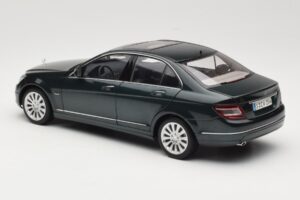 Mercedes C-Class W204 Avantgarde Tmavo Zelený AUTOart 1:18 B66962366 Kov – obrázok 7 z 8
