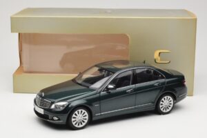 Mercedes C-Class W204 Avantgarde Tmavo Zelený AUTOart 1:18 B66962366 Kov – obrázok 8 z 8